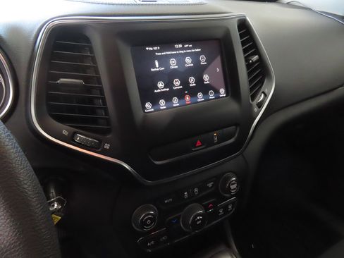 Used 2021 Jeep Cherokee Latitude image 18