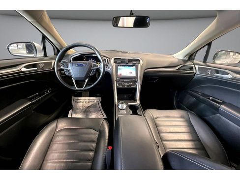 Used 2017 Ford Fusion SE w/ Fusion SE Technology Package FWD image 16