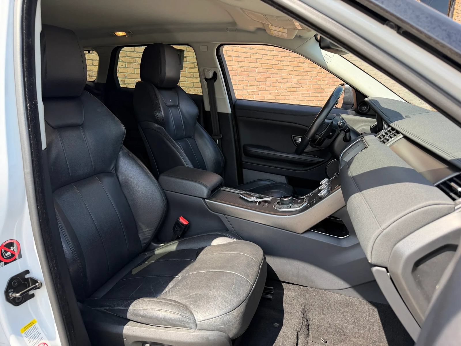 Used 2018 Land Rover Range Rover Evoque SE AWD/4WD image 25