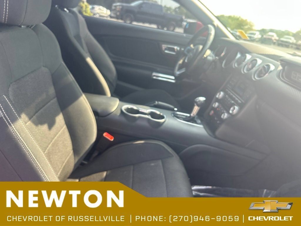 Used 2016 Ford Mustang Coupe RWD image 21