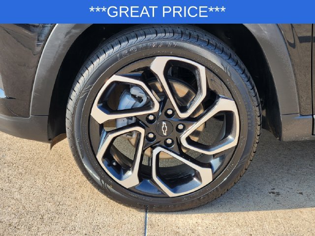 Used 2025 Chevrolet Trax RS w/ Driver Confidence Package FWD image 17