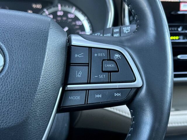 Used 2022 Toyota Highlander Platinum AWD/4WD image 30