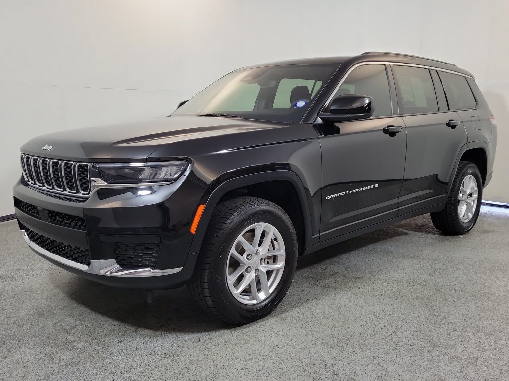 Used 2024 Jeep Grand Cherokee L Laredo RWD image 3