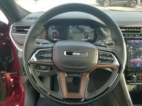 Certified 2025 Jeep Grand Cherokee Summit image 12