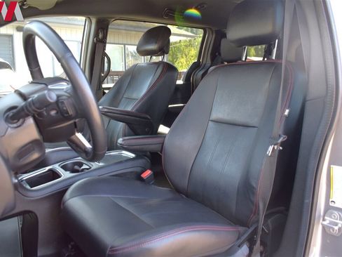 Used 2019 Dodge Grand Caravan GT image 11