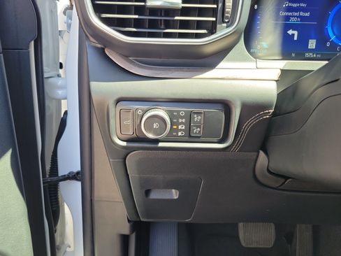 Used 2024 Ford Explorer Platinum w/ Technology Package AWD/4WD image 21