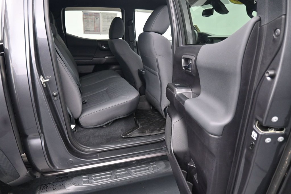 Used 2019 Toyota Tacoma TRD Off-Road AWD/4WD image 11