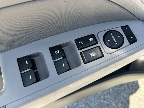 Used 2019 Hyundai Elantra SEL FWD image 30