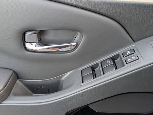 Used 2023 Nissan Frontier SV w/ Midnight Edition Package image 15