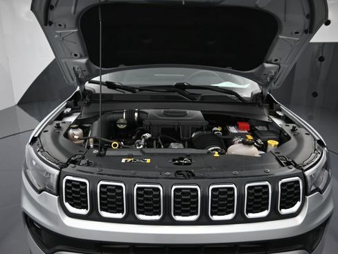 Used 2024 Jeep Compass Latitude AWD/4WD image 26