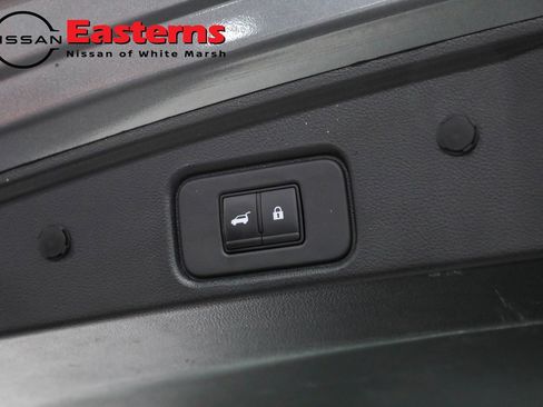 Used 2023 Nissan Pathfinder SL AWD/4WD image 22