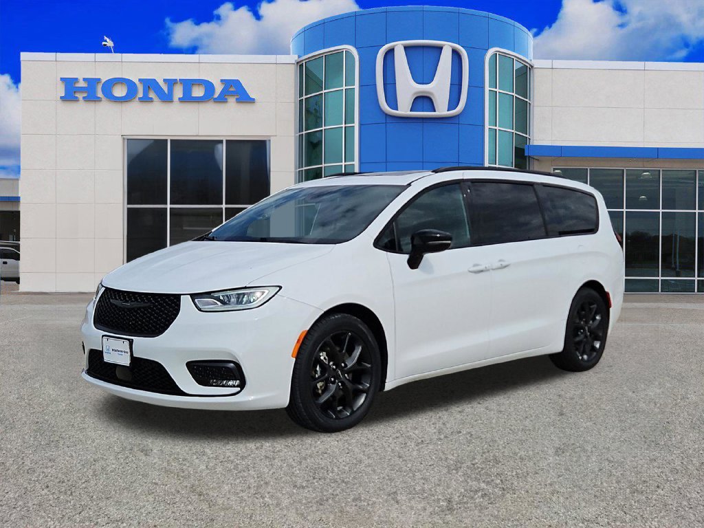 Used 2025 Chrysler Pacifica Limited FWD image 7