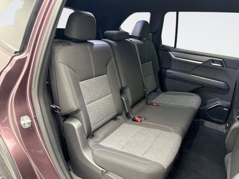 Used 2025 GMC Acadia Elevation image 18