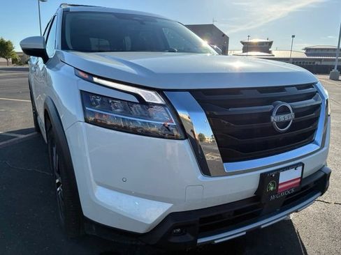 Certified 2023 Nissan Pathfinder Platinum FWD image 7