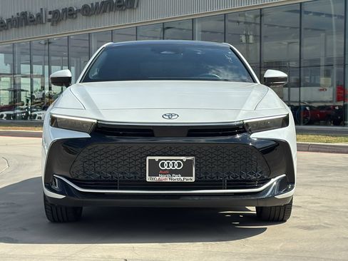 Used 2025 Toyota Crown Platinum image 2