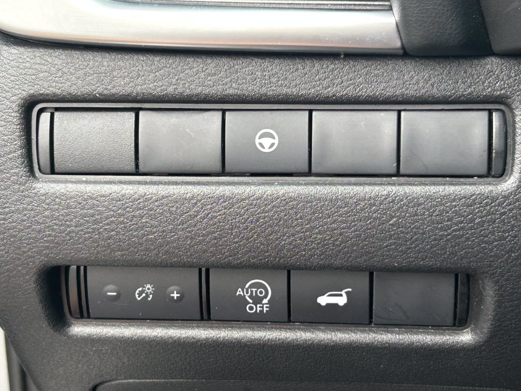 Used 2024 Nissan Rogue SV FWD image 23