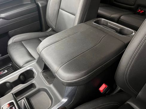 Used 2025 Chevrolet Silverado 1500 LT Trail Boss w/ Convenience Package II AWD/4WD image 31