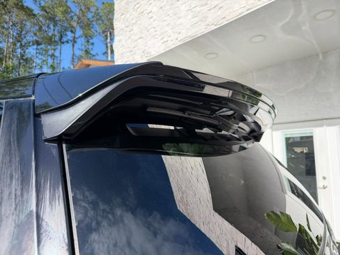 Used 2018 Land Rover Discovery HSE Luxury image 17