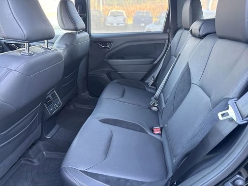 Used 2025 Subaru Forester Touring w/ Popular Package - Touring AWD/4WD image 28
