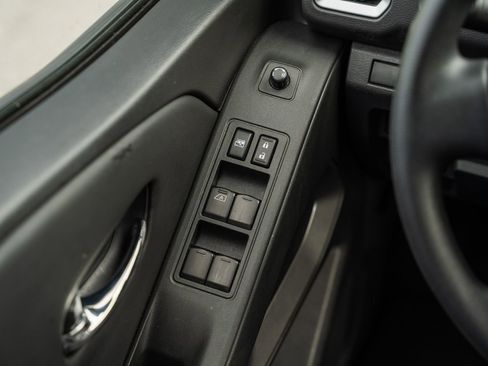 Used 2025 Nissan Frontier SV RWD image 24