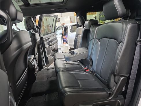 Used 2024 Jeep Wagoneer Series II AWD/4WD image 16