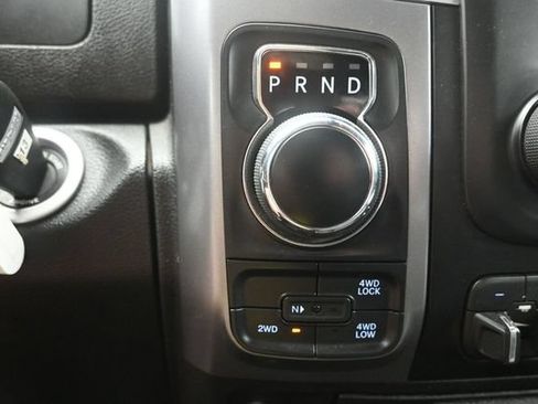 Used 2022 RAM 1500 Classic SLT AWD/4WD image 19