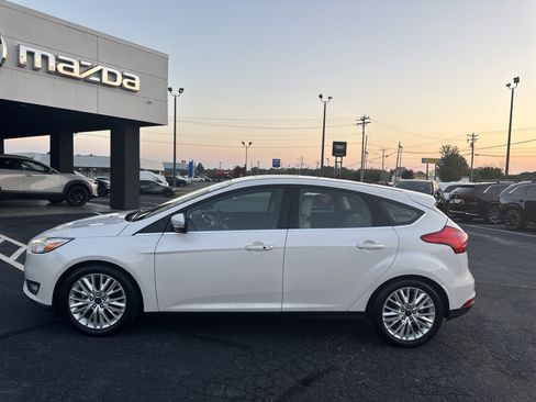 Used 2018 Ford Focus Titanium w/ Titanium Technology Package FWD image 2
