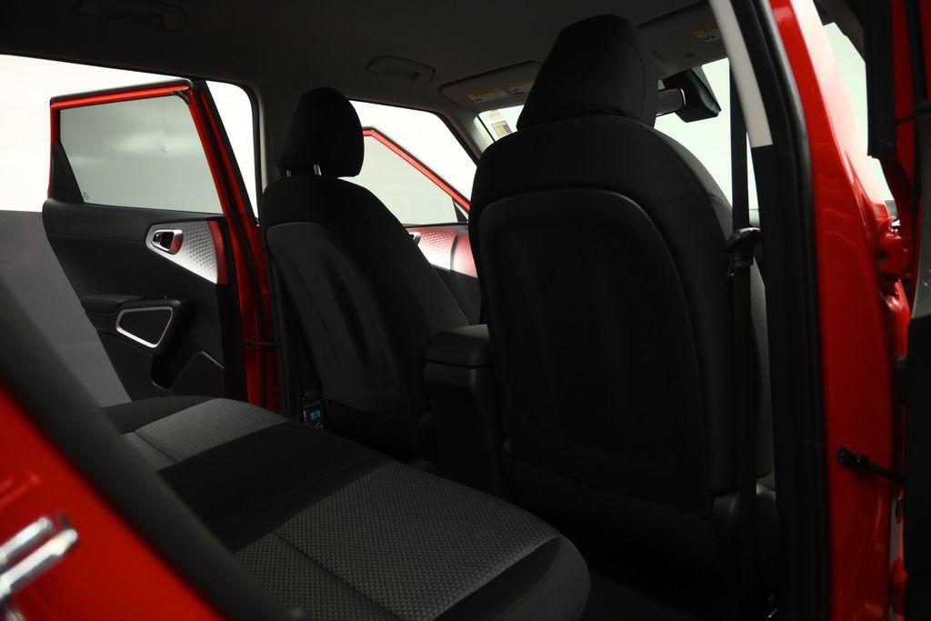 Used 2025 Kia Soul LX w/ LX Technology Package FWD image 61