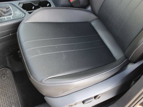 Used 2022 Volkswagen Tiguan SE FWD image 17