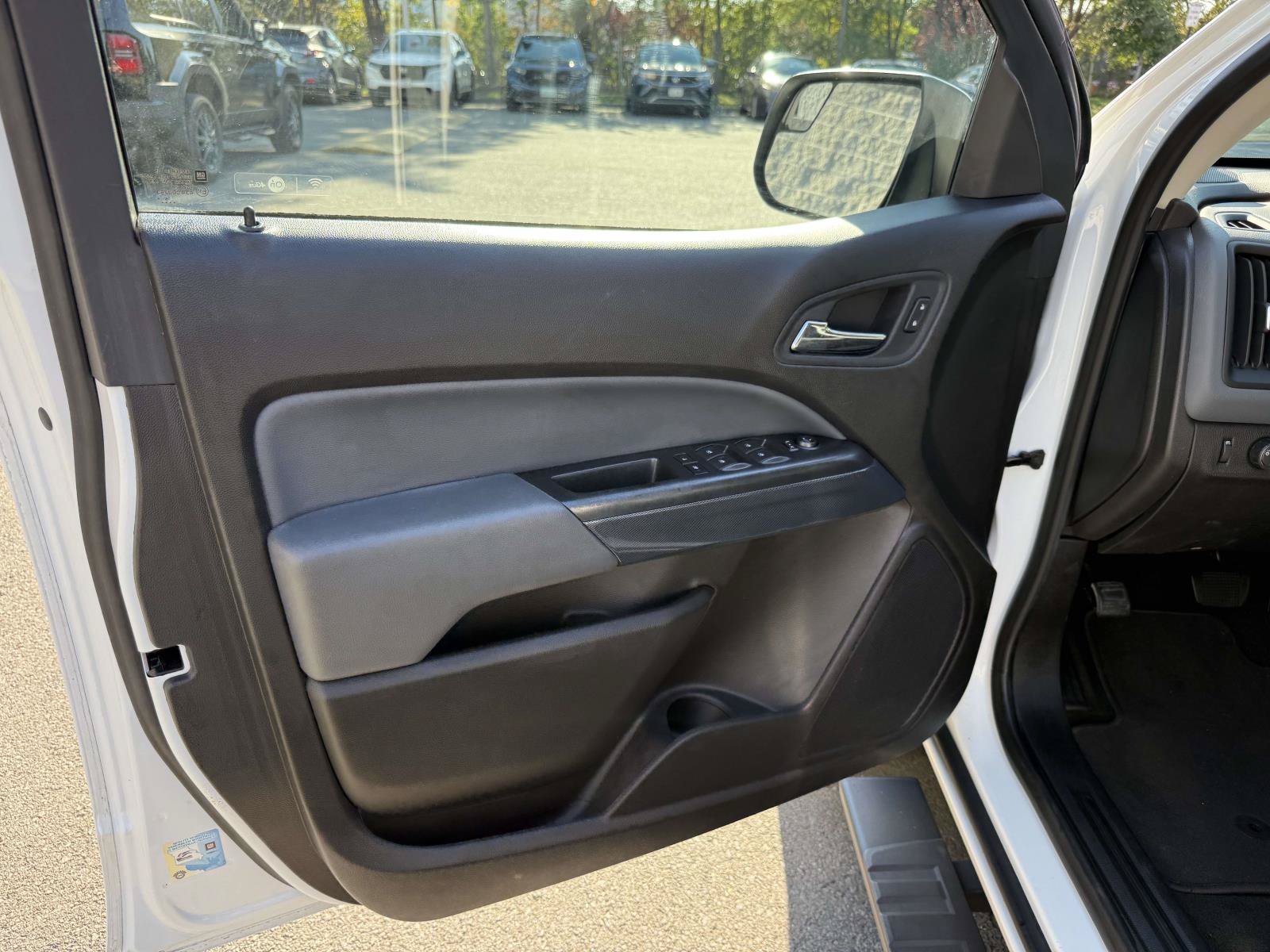 Used 2017 Chevrolet Colorado Z71 AWD/4WD image 13