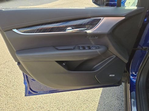 Used 2025 Cadillac XT6 Premium Luxury image 27