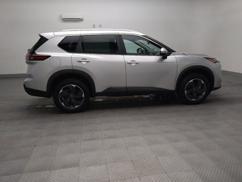 Used 2024 Nissan Rogue SV w/ SV Premium Package AWD/4WD image 10