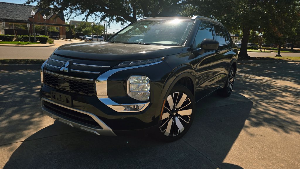 Used 2025 Mitsubishi Outlander AWD image 11