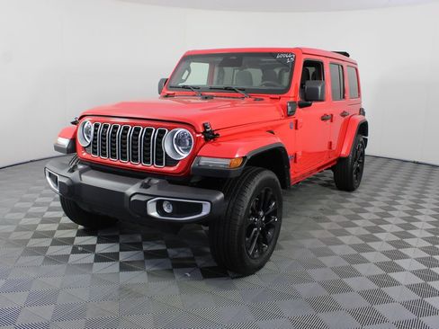 Used 2025 Jeep Wrangler Unlimited Sahara w/ Safety Group AWD/4WD image 20