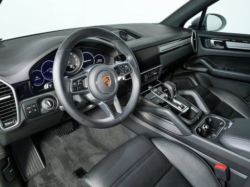 Certified 2023 Porsche Cayenne image 4