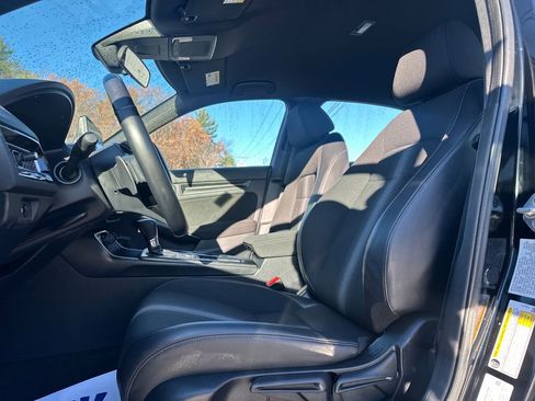 Used 2023 Honda Civic Sport image 3