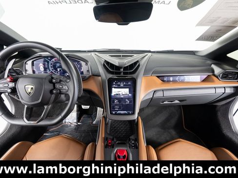 Used 2024 Lamborghini Revuelto image 31