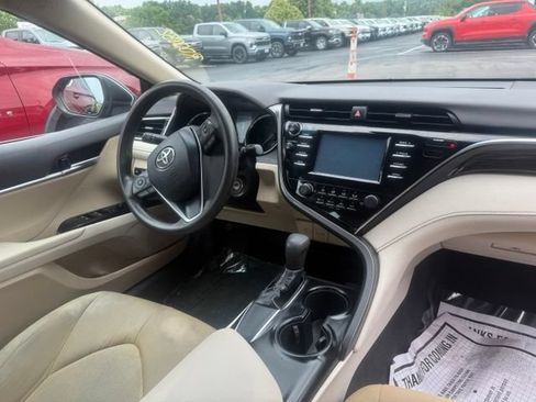 Used 2018 Toyota Camry LE FWD image 6