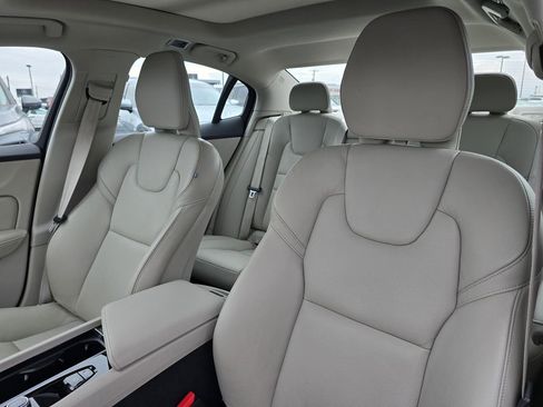 Used 2022 Volvo S60 B5 Inscription image 24