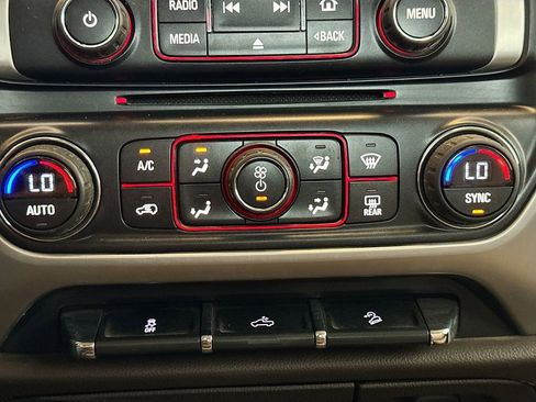 Used 2015 GMC Sierra 1500 SLE w/ SLE Value Package AWD/4WD image 17