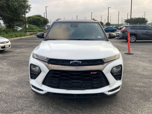 Used 2021 Chevrolet TrailBlazer RS w/ Technology Package FWD image 2