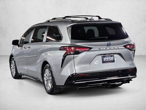 Used 2022 Toyota Sienna Limited FWD image 8