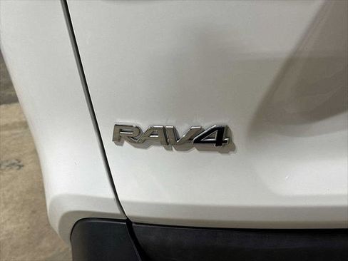 Certified 2019 Toyota RAV4 LE image 24