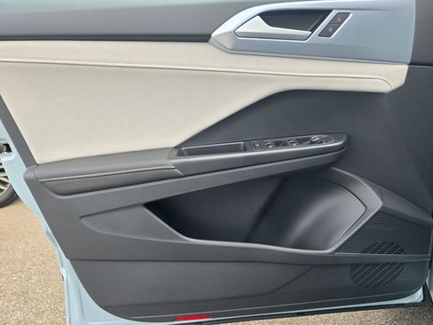 New 2025 Volkswagen Taos SE image 30