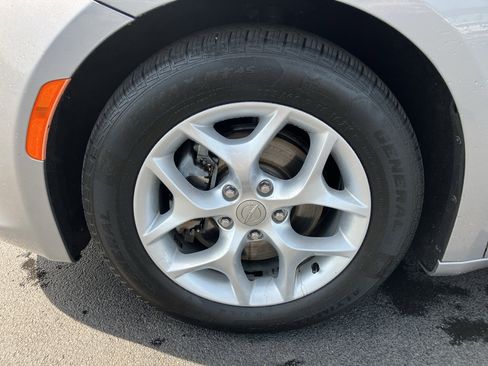 Used 2017 Chrysler Pacifica Touring-L Plus w/ Tire & Wheel Group FWD image 11