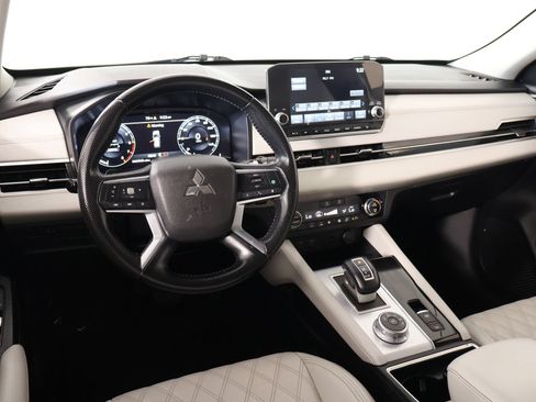 Used 2024 Mitsubishi Outlander SEL FWD image 2