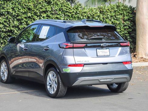 Used 2023 Chevrolet Bolt EUV LT w/ Comfort Package FWD image 8