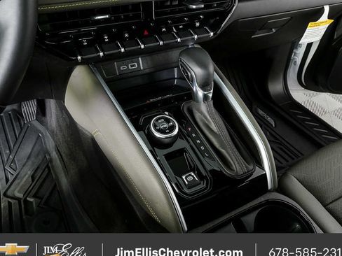 Used 2026 Chevrolet Colorado ZR2 w/ Technology Package AWD/4WD image 18
