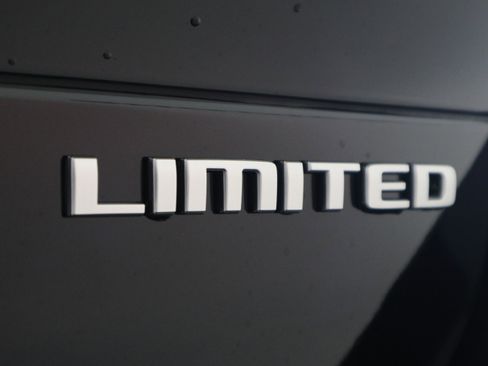 New 2025 Jeep Grand Cherokee L Limited w/ Luxury Tech Group II image 40