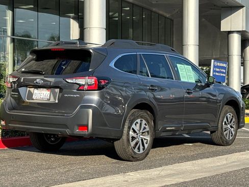 Used 2025 Subaru Outback Premium image 5